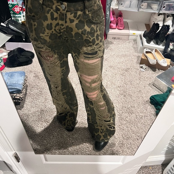 Distressed Green Camo Pants - Picture 13 of 15